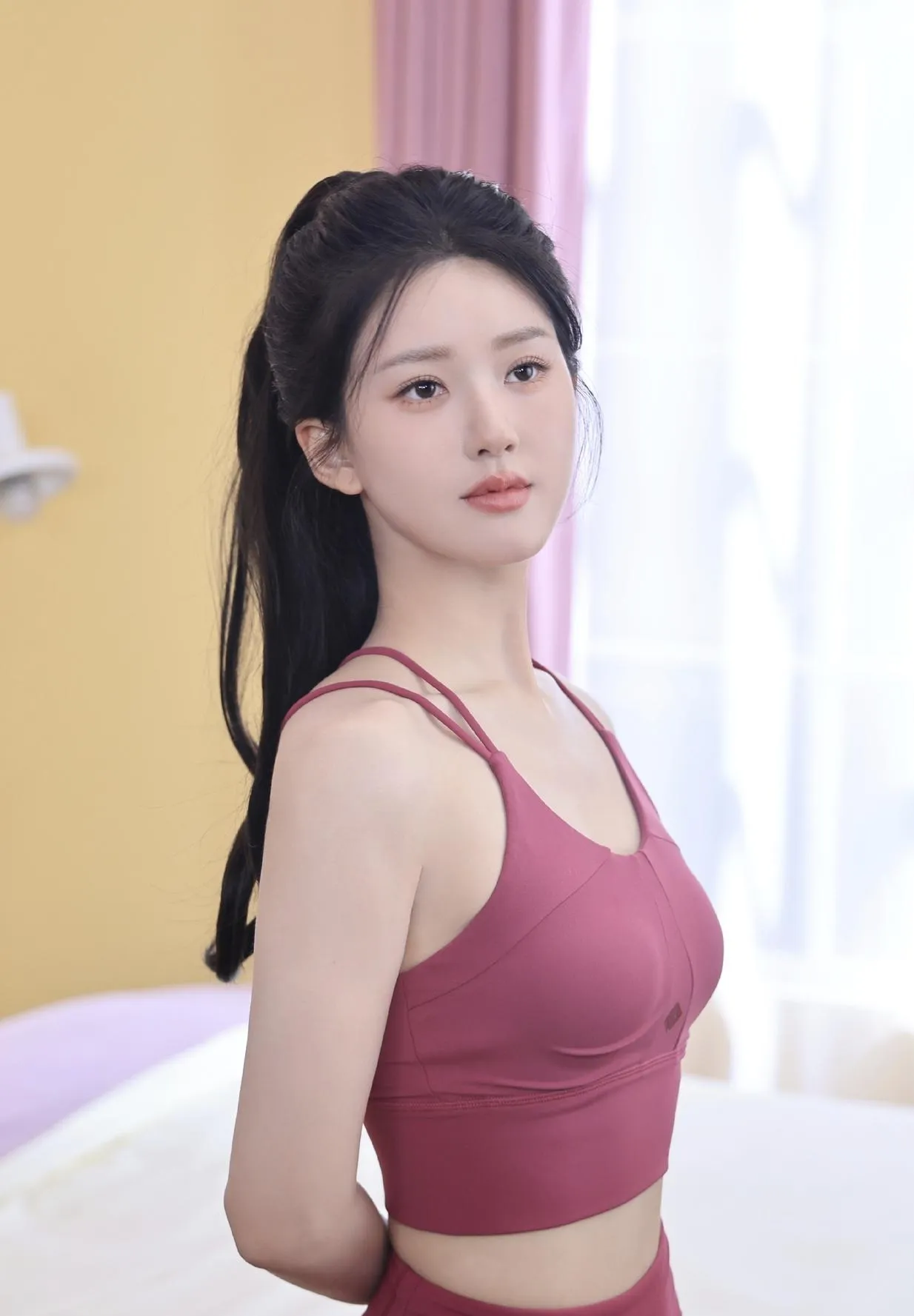 赵露思健美穿搭秀好身材，元气满满活力值拉满   赵露思这身健美穿搭也太...