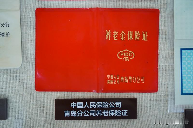 养老保险为什么存在视同缴费一说。说视同缴费是老一辈职工的专属福利，这话一点都不夸张。
早年养老保险制度尚未落地推行的时候，大伙上班赚的工资刚够维持家用，根本没有开设个人养老缴费账户，总不能把这些实打实熬出来的工龄直接一笔勾销不作数，所以国家就把那段经过官方认可的连续工龄，直接“视同”你已经缴纳过养老