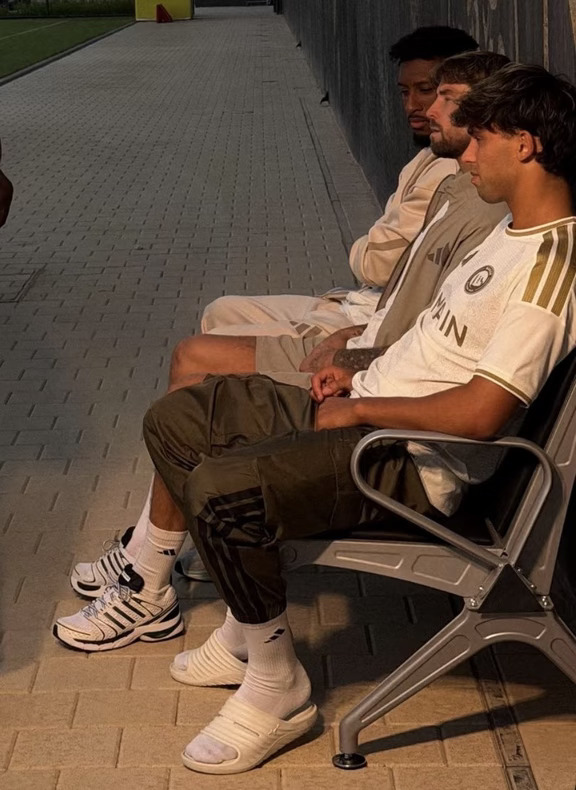 队友拍的是广 小菲拍的是脸