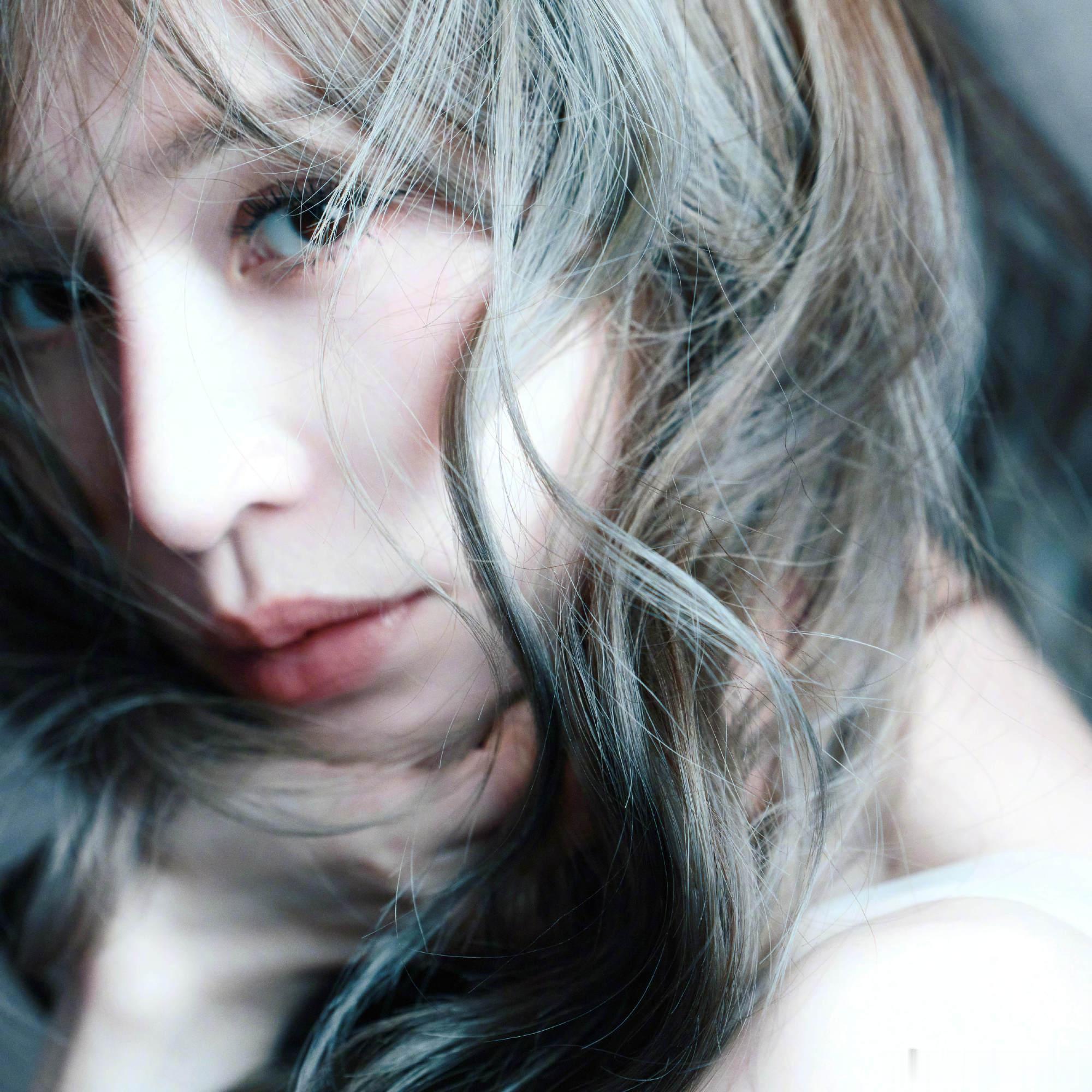 #王心凌[超话]##王心凌##每日一夸王心凌#  
        王心凌最可贵的，是始终保有那份纯粹的热爱。做音乐不是短暂追逐流量，而是长久的坚持。每一次登台，都全力以赴，情绪饱满，感染力拉满。面对外界评价，保持清醒从容，不被流言裹挟。甜是她的特质，坚韧才是内核，这样的偶像，自带正向的力 ​
