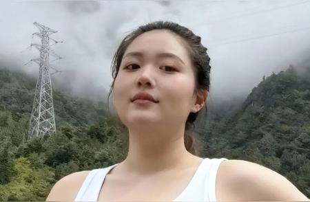 有这样的女朋友，老实说你几点回家 ？