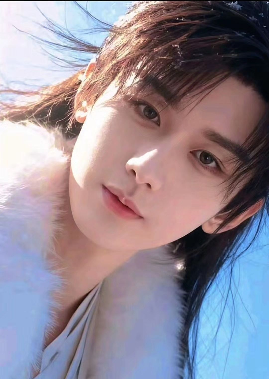 #GAP亚洲区品牌代言人成毅# cy#成毅两京十五日# ​看见成毅在创作上不断突破自我，大胆尝试多元人物，继续向着理想迈步，你的每一份努力都极具分量。成毅  |  傅诗淇  |  卢云  |  两京十五日  |  朱瞻基  |  狩谎  |  林彦廷  |​