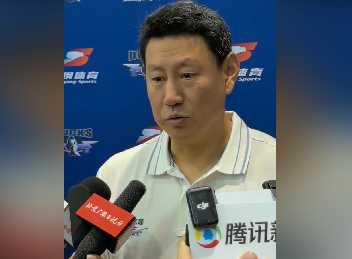 李楠措手不及！

据篮球记者宋翔发文透露，浙江广厦放弃抛售胡金秋，已经拒绝了所有关于胡金秋的报价交易合同。

这个消息对于北京男篮来说无疑是一个非常难受的消息，北京男篮在本次争夺胡金秋的竞争中是意在必得，给到浙江广厦非常有诚意得报价。

北京男篮本想着补强胡金秋这位国内第一大前锋，那么北京男篮的阵容