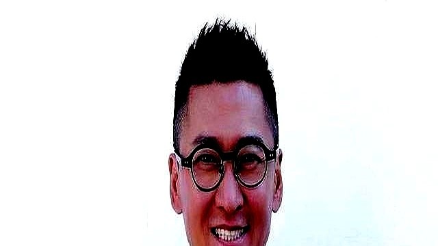 56岁的周杰，整整十年一天只吃一顿午饭，不为养生，纯粹自己乐意。

2014年之后他就不演戏了。剧本越来越烂，圈里嫌他挑，他也亲眼见过过气的前辈在片场没人搭理的凄凉，索性彻底抽身。

他直接转头跑去东北包了上千亩地，种大米，卖酱油。如今走在大街上根本没人认得出他，反倒落得一身清闲。演艺圈多他一个不多