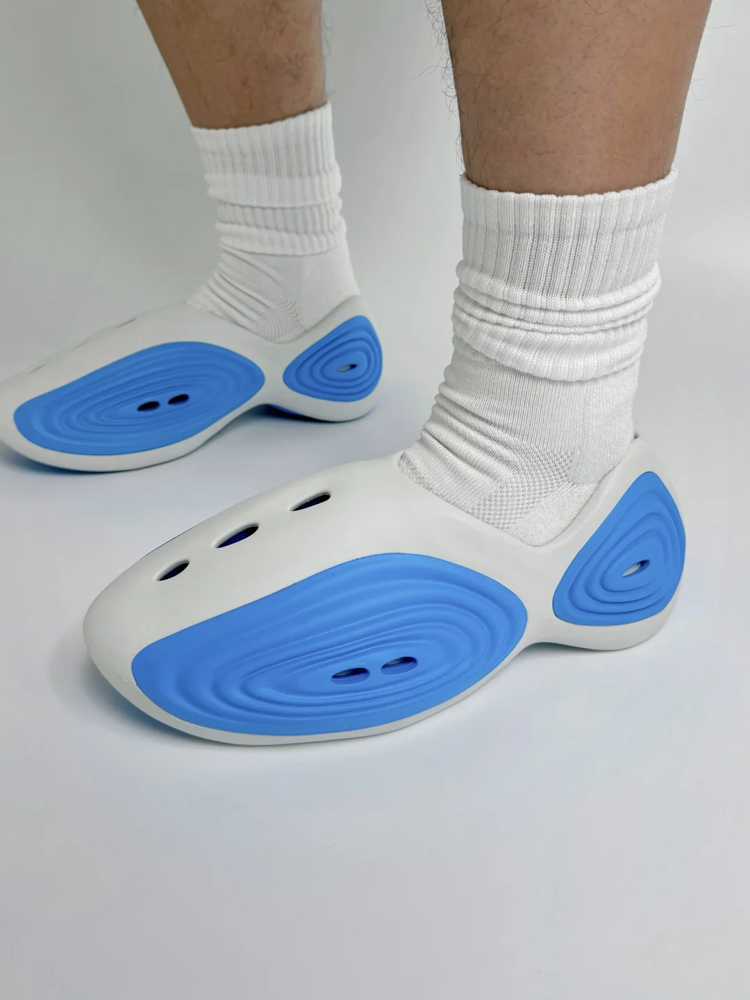 这双洞洞鞋不太crocs