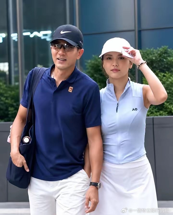 刘恺威黎纪君承认恋情刘丹隔空催见面，还期待对方春节到家过年，长辈的期待感直接拉满。

#刘恺威父亲说想快点见见黎纪君# ​