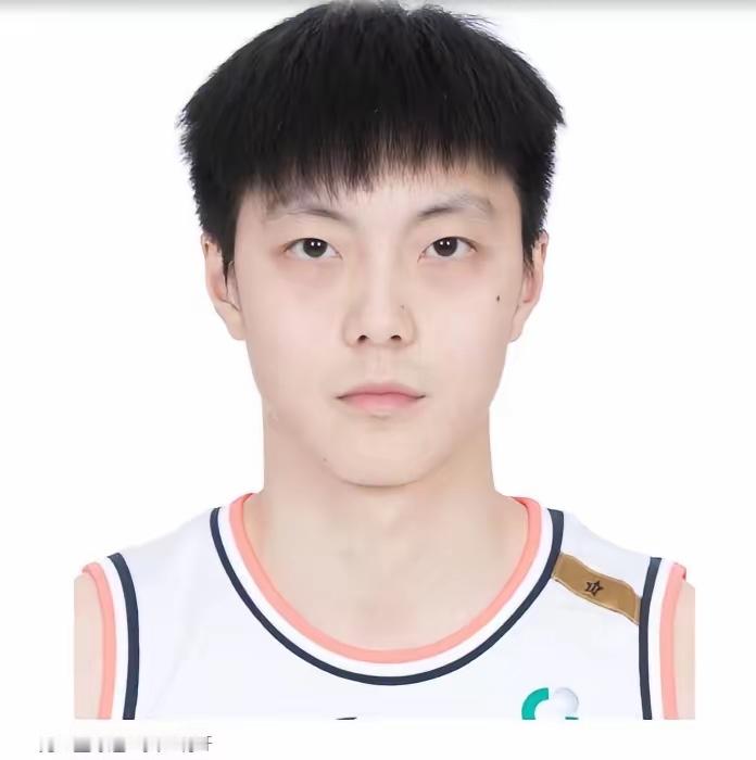 胡明轩 吴愉名古屋亚运会中国代表旗手，一个是男篮队长一个是拳击运动员，经过精心挑选产生的形象大使，也是为国争光的代表。