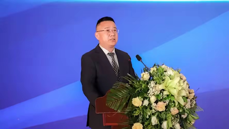大国竞争的底层隐患！学者聚焦人口数据，下滑趋势远比想象中严峻
 
金灿荣这回是真坐不住了。
他在社交媒体上连着发了好几条，急得就差把“拖不得了”四个字刻在脑门上。一个常年谈国际关系、谈大国博弈的学者，突然掉头死磕人口问题，为什么？因为人口在大国竞争里是最珍贵的战略资源，人口下行是个慢变量，但危机已经