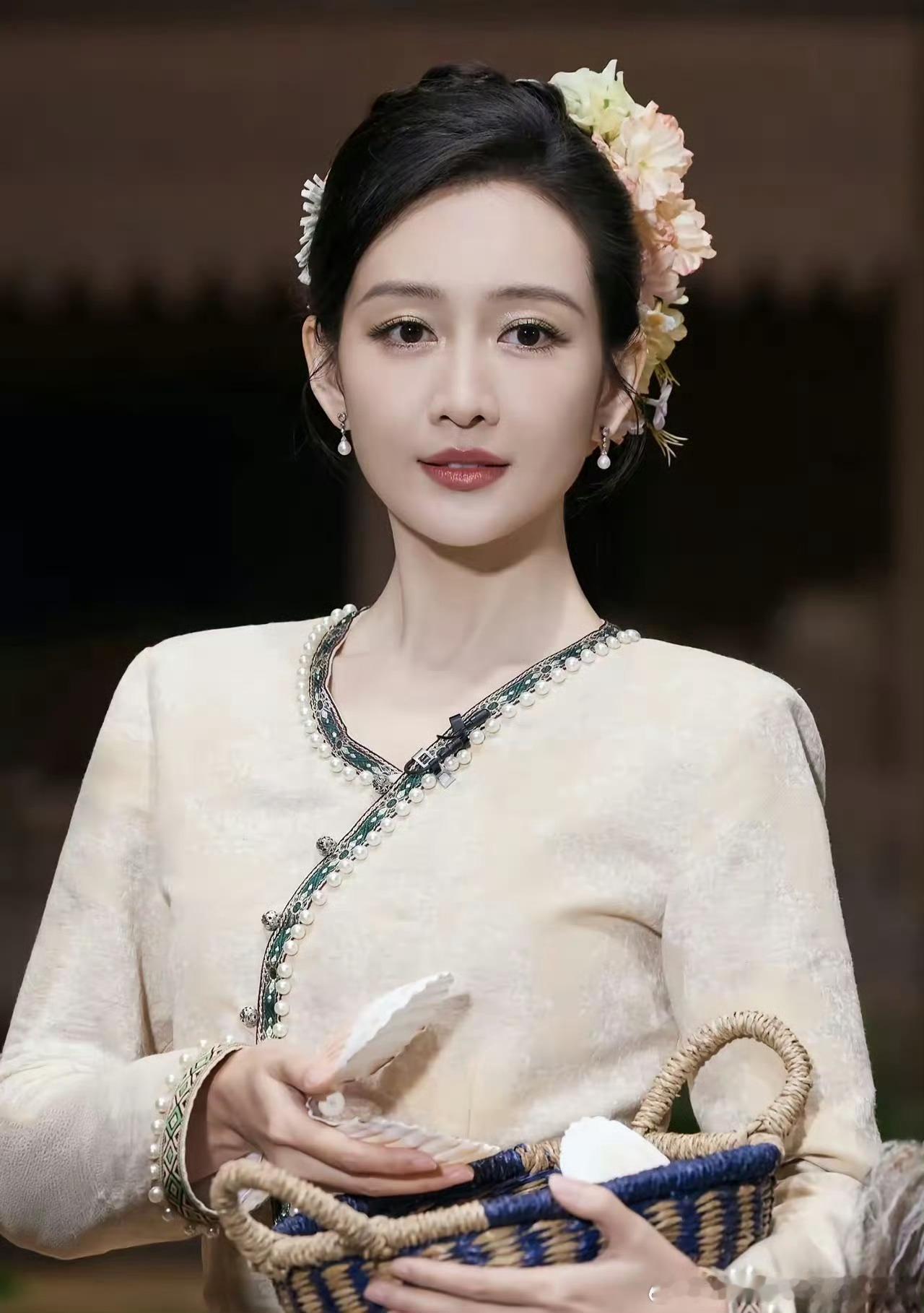 1.吴磊跟赵露思没谈过，也没暧昧过，俩人关系还不如普通的同事，而且他俩合作的时候，女生和某个顶流还在谈恋爱呢。
​2.奚梦瑶和何猷君其实在财务方面特别计较，属于是精打细算的，婚礼场地到时就走，绝不给延时收费的机会。
​3.王鸥和何九华有联系的，毕竟为了孩子，很多事情只能忍让，亲妈亲妹都赶 ​