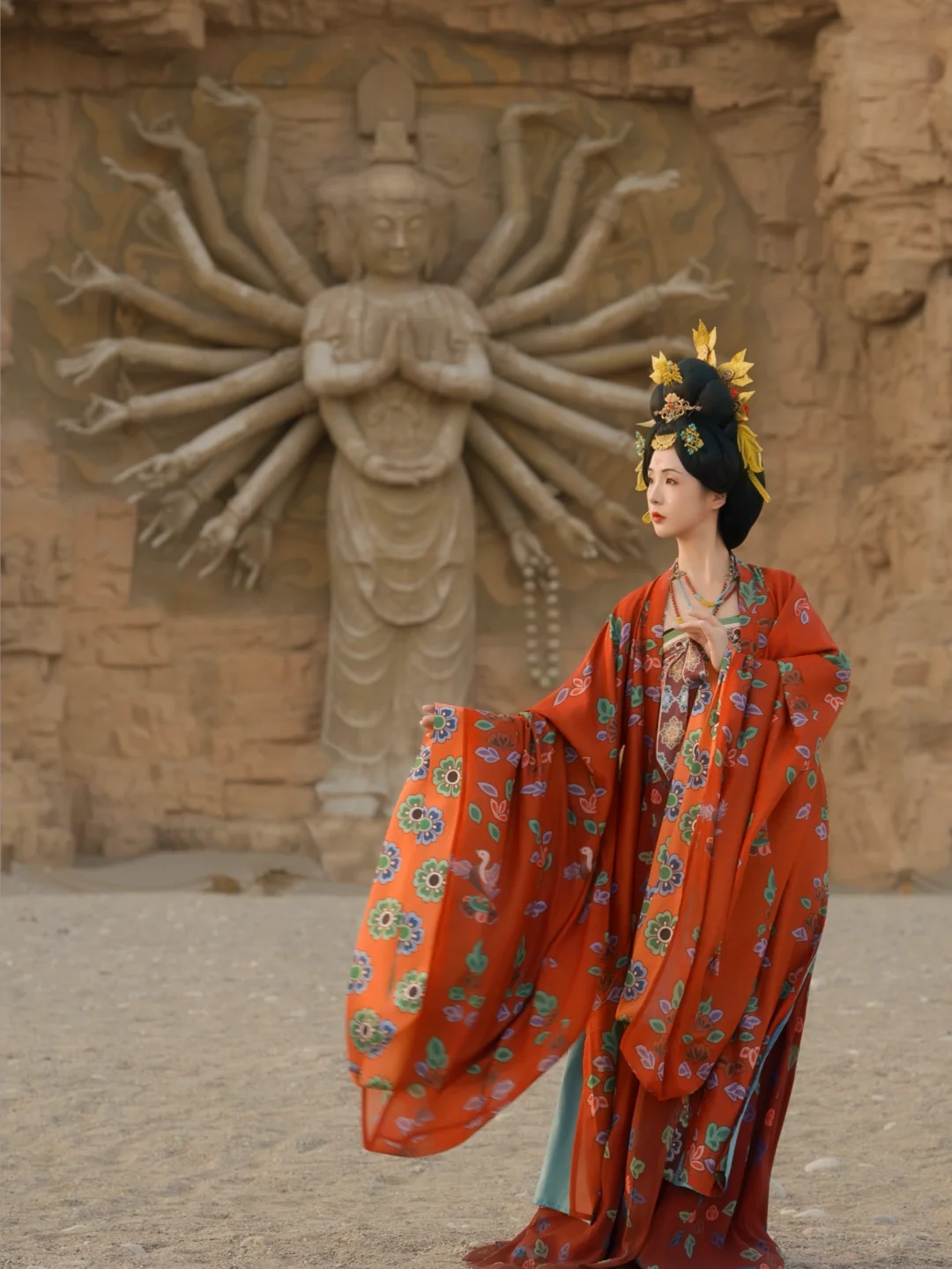 在敦煌“莫高窟石窟”包场拍供养人