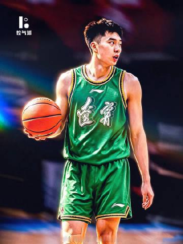 四川男篮将后卫段睿骐的续约权出售给了辽宁男篮，段睿骐出身广厦青训之后加...