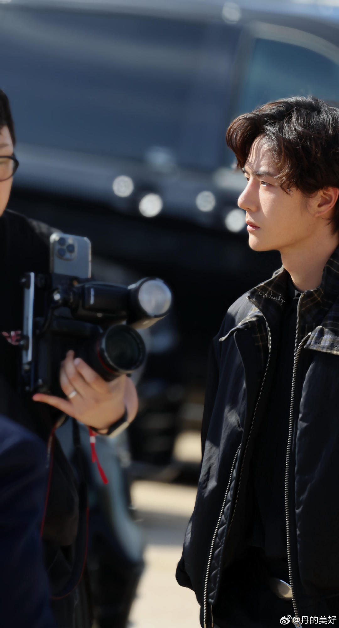 王一博真自带电影感，帅
#王一博LOEWE大秀造型# ​