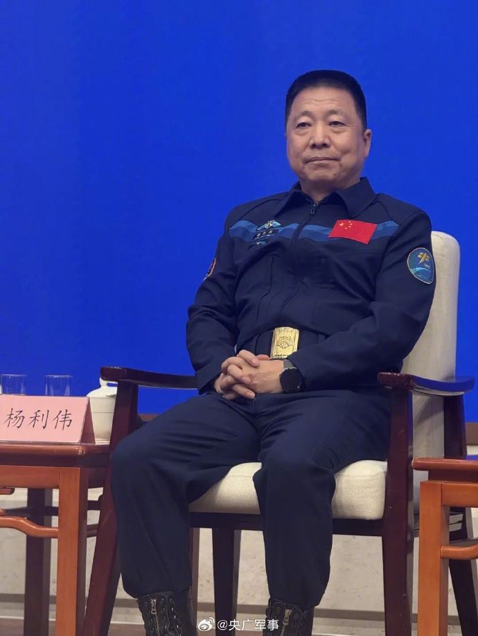 【为什么在新疆建设模拟月球场地？】
 
在最近，国新办举行的“新征程上的奋斗者”