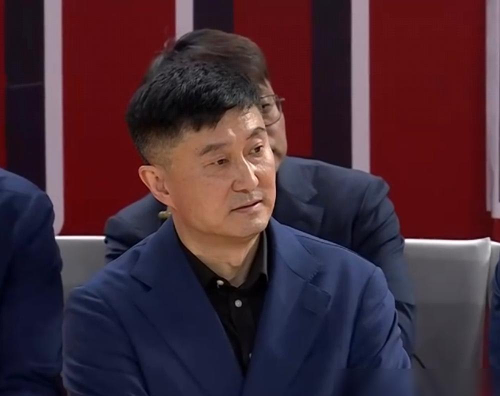 600万顶薪的队长，3场比赛只拿8分。 广东宏远季后赛早早出局，球迷...