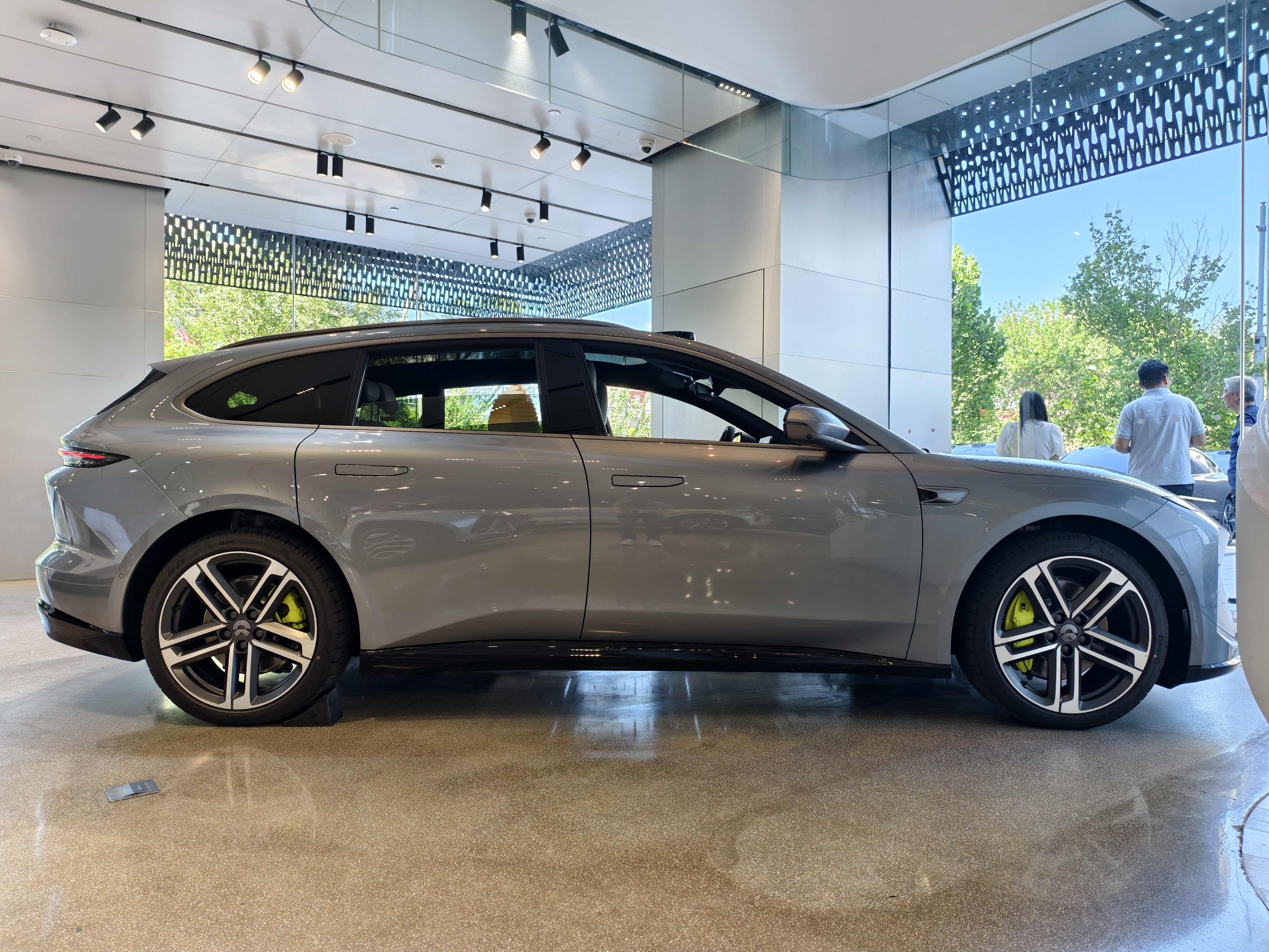 冠军版来了，看了4号的发布，心心念念冲一下牛屋！今天看到实车了！看了细...