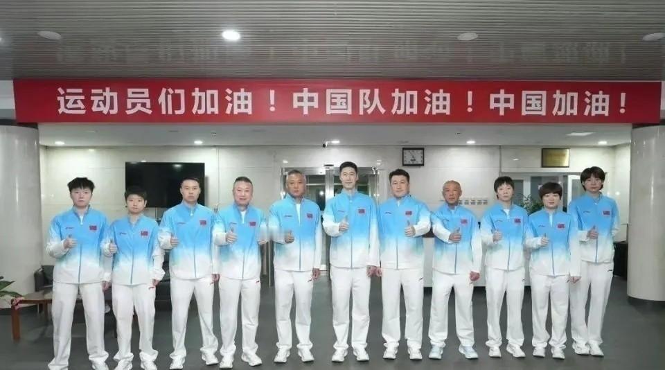 CCTV5直播：孙颖莎大战张本美和！中国女乒3-0横扫日本登顶亚运

谁还记得四年前雅加达那场咬到最后一分的女团决赛？这次在爱知·名古屋，球还没开打，空气里已经绷着一股劲儿——孙颖莎和张本美和的名字刚被念出来，弹幕就炸了：“这哪是团体赛，分明是宿命单挑前哨战！”9月24日，亚运会乒乓球女团决赛准时开