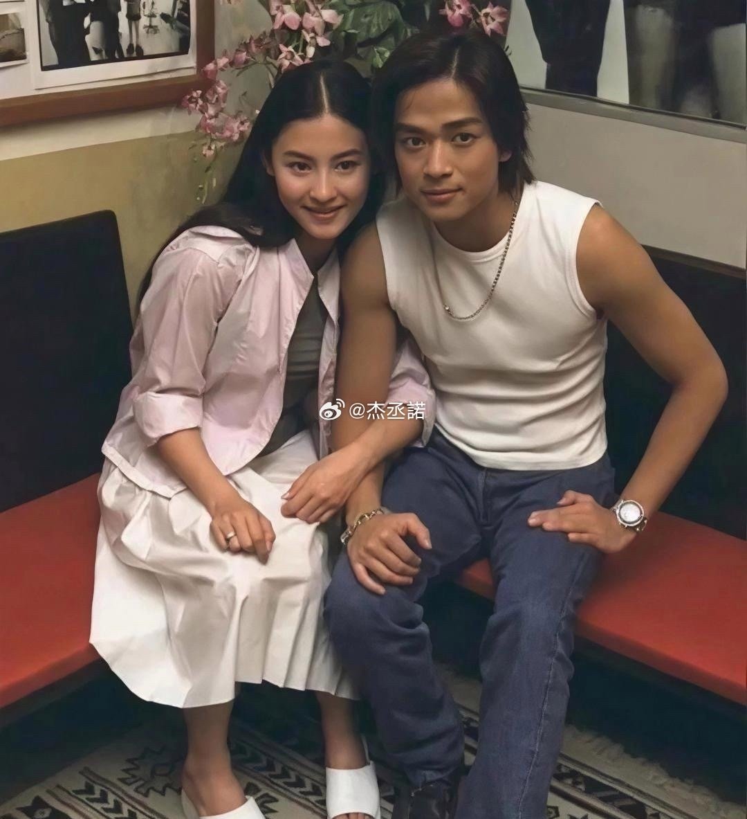 1999年，张柏芝和陈晓东恋爱，俩人花900万买豪宅同居、当时都以为会白头到老，没想到不到一年俩人就分手了… ​