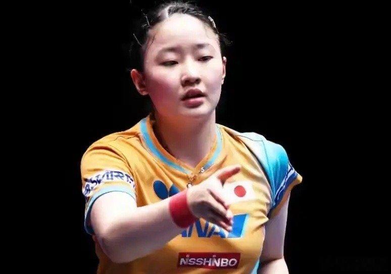 0-4，随着佐藤瞳一夜惨败，日乒6朵金花，最终战绩+奖金+积分如下

一、决赛惨败背后，佐藤瞳的真实处境

很多人只看到决赛0比4这个结果，觉得佐藤瞳不堪一击，可很少有人知道，她打到决赛本身就创造了WTT大满贯赛事削球选手的历史纪录。她一路连续击败三名国乒选手才闯进决赛，这个成绩放到最近几年日 ​