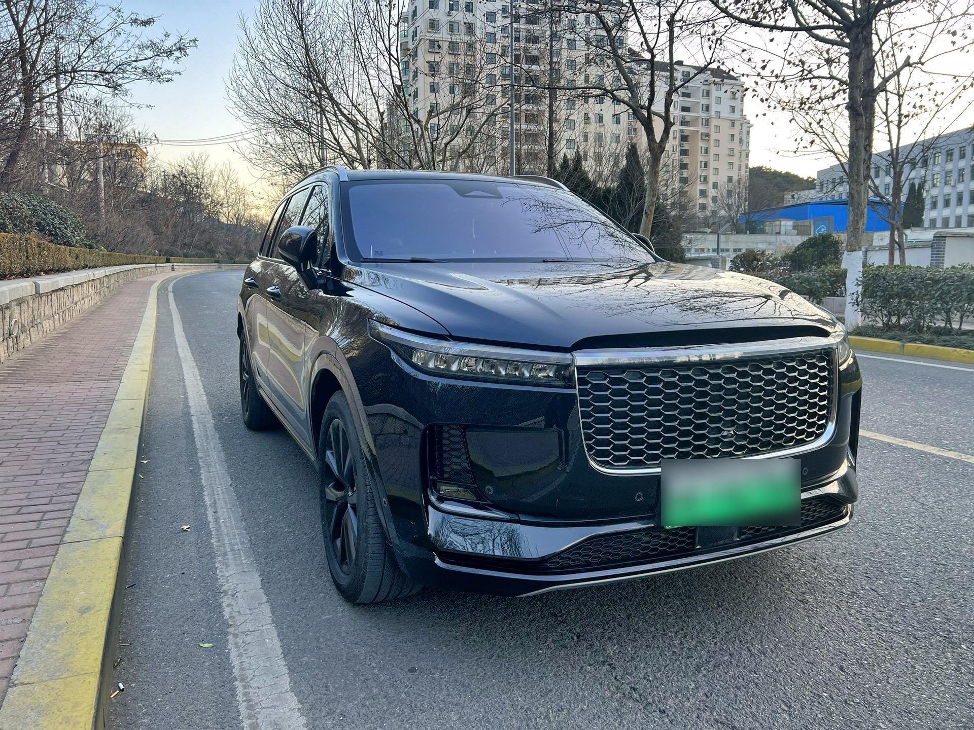 二手理想ONE｜家用增程神车，二胎家庭真实购车体验
二胎家庭换车，果断入手二手理想ONE，开了一个月，全家人都觉得选对了！作为曾经的爆款家用增程SUV，理想ONE的二手车热度一直居高不下，空间大、续航无焦虑、配置齐全、舒适性高，完美适配多人口家庭用车需求。
我换车的核心原因是原车空间太小，二胎家庭出