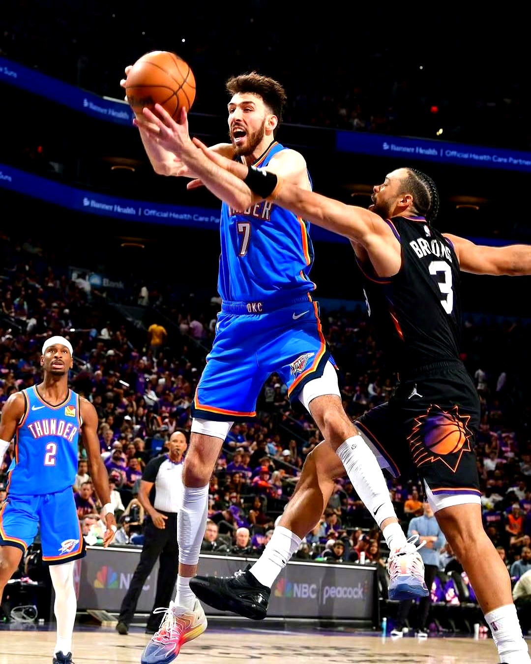 西部这边，比赛快没悬念了。    雷霆3:0太阳，卫冕冠军真不是盖的。...