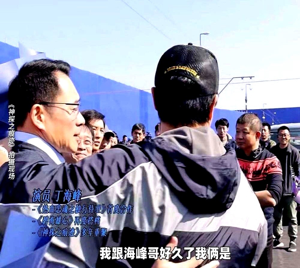 陈思诚端着茶杯在幕后攒局，手里攥着IP和资金。

唐探连着误杀，王宝强、刘昊然、肖央这几个演员雷打不动。他又把戴墨这样的新人直接推到监视器前，自己在后头控盘。

别人像郭帆死磕几千人的重工业，吴京拿命拼实战，他走的是另一条路。

几十亿的票房，全靠分账痛快、给足面子。大家活干得舒服，钱拿得敞亮，这流