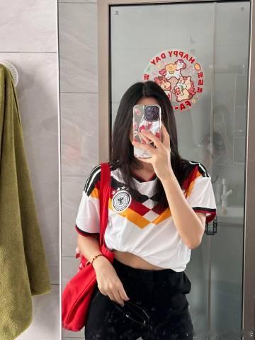 还能穿出门吗…又多了一件睡衣？？<br />踢成这样都不好意思穿这个衣...
