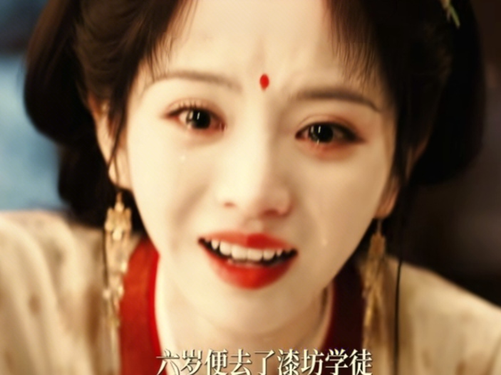 《嫁金钗》魏娆查到自己的身世，才知道她是承安伯府的四娘子。
 
她有两个妈妈：一个是养母乔氏，当年在山里捡到她，救了她的命，却把她当家里的劳力使唤，藏起她的金锁，让她干了十几年的重活，赚的钱都给了乔氏一家。另一个是亲生妈妈周芙，却不认她，还想伤害她。
 
魏娆小时候特别苦，穿破衣服，寒冬腊月只有一件