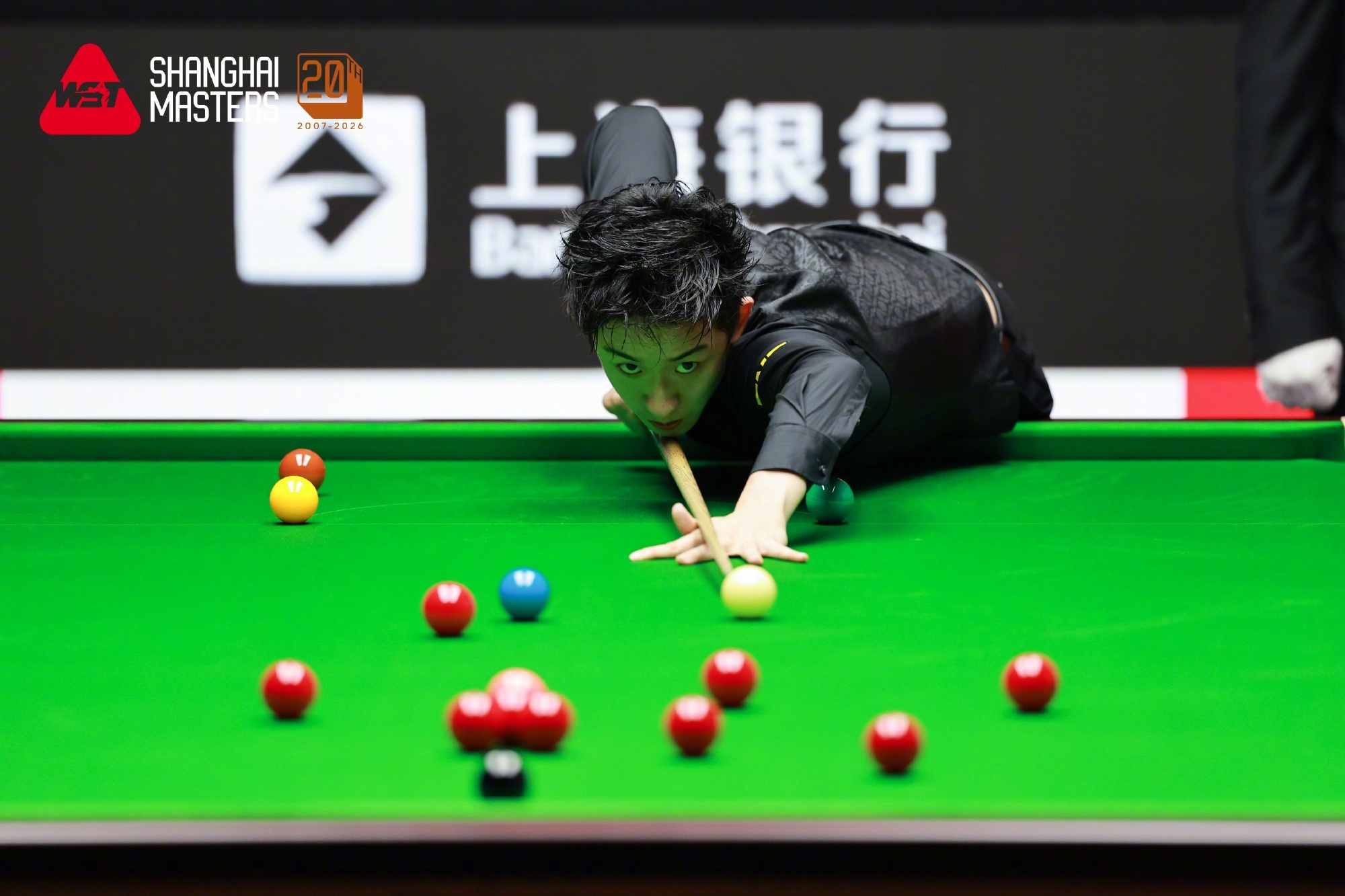 【V人物｜  2026斯诺克上海大师赛16进8轮次，吴宜泽6比2战胜斯...