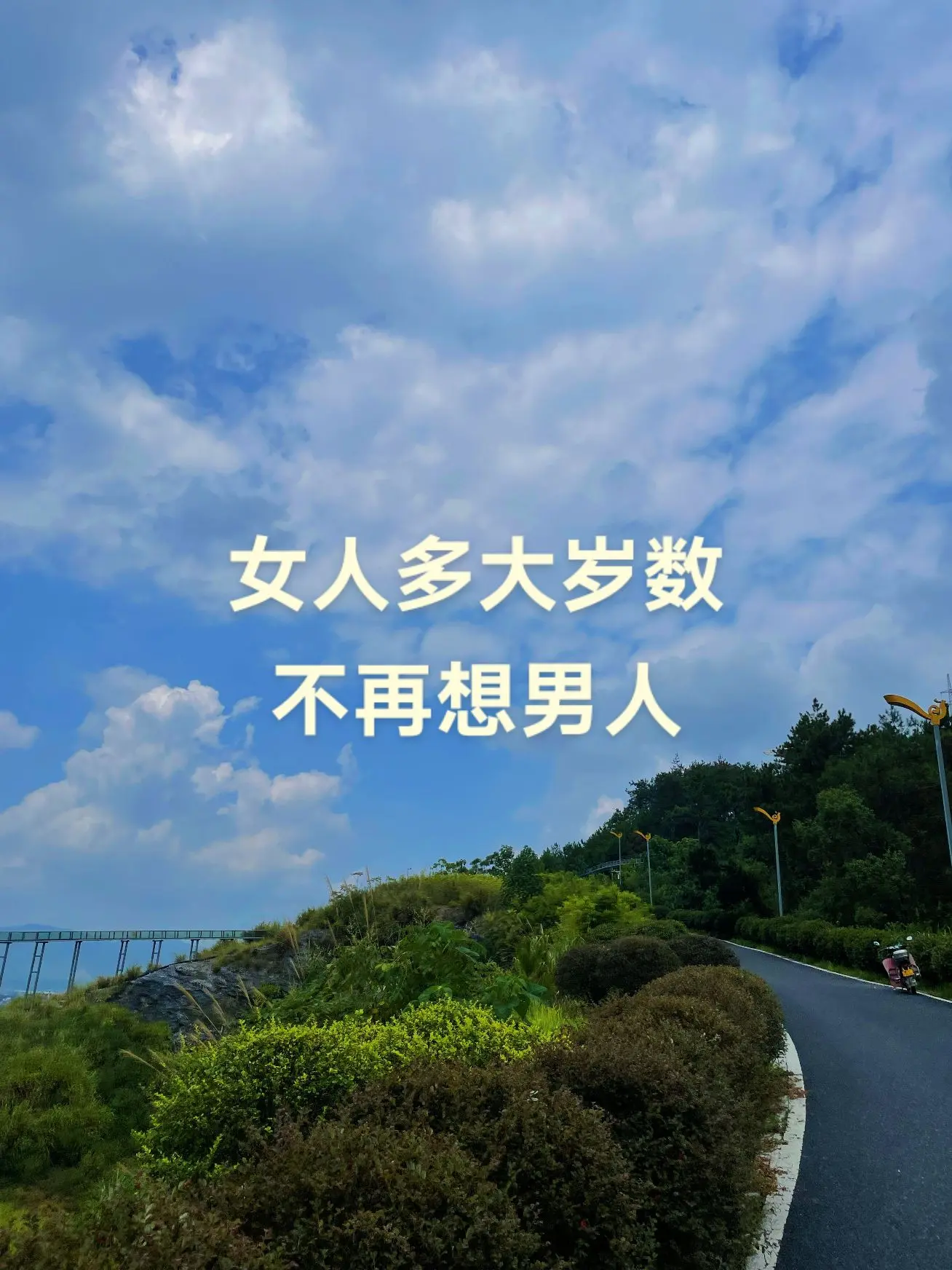 【现场直击： 】这恐怖的射程！加时关键时刻马刺落后3分，文班刚过半场直接出手超远三分扳平比分！nba季后赛马刺vs雷霆