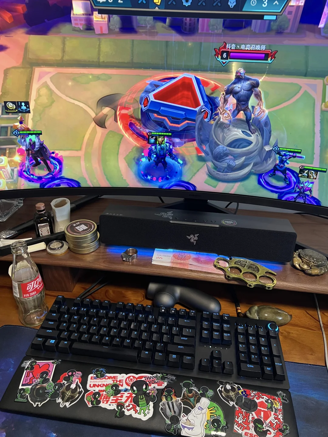 云顶现在真的是花里胡哨的勾引人氪金，看了半天没明白这是干啥的，账户有点余粮，就买