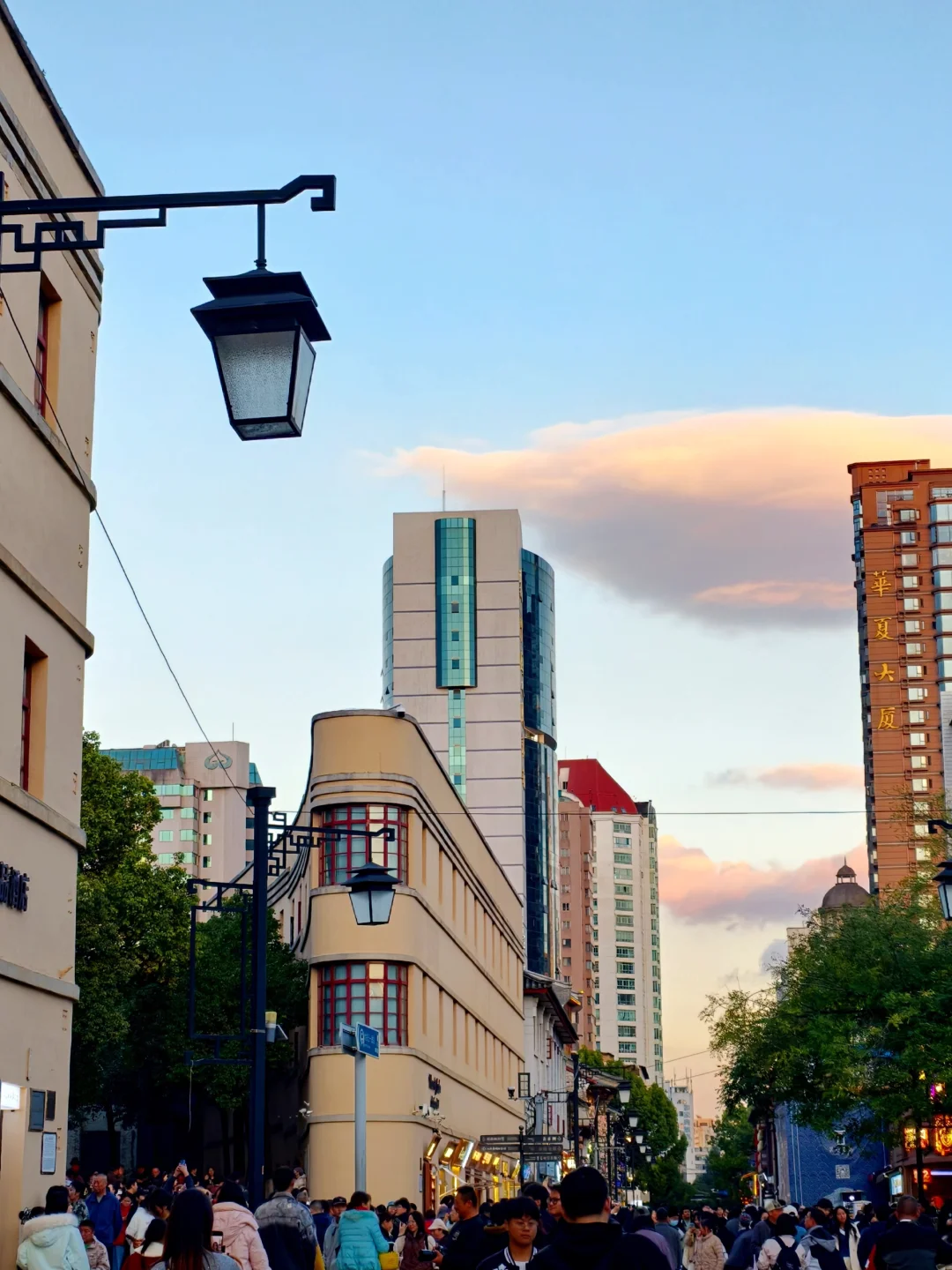 普通人用力地活着，哪怕就是活着，都已是万幸