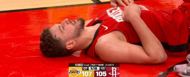 北京时间4月25日，NBA季后赛首轮G3，火箭坐镇主场迎战湖人，历经加...