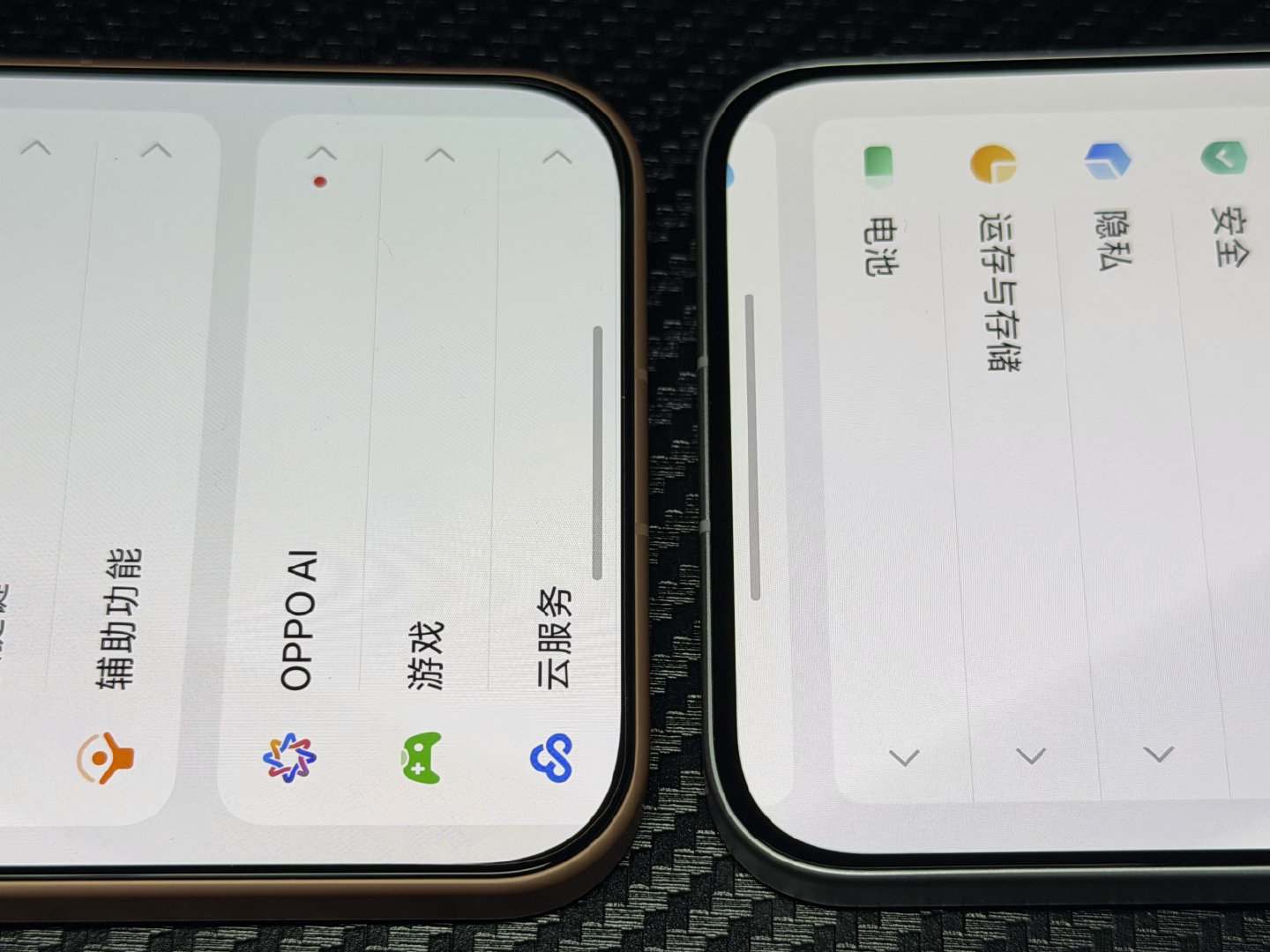 实拍对比，一加 16 边框更窄，黑边收得更干净。

左：一加 16
右：iQOO 16

你买手机会纠结屏幕黑边吗？ ​