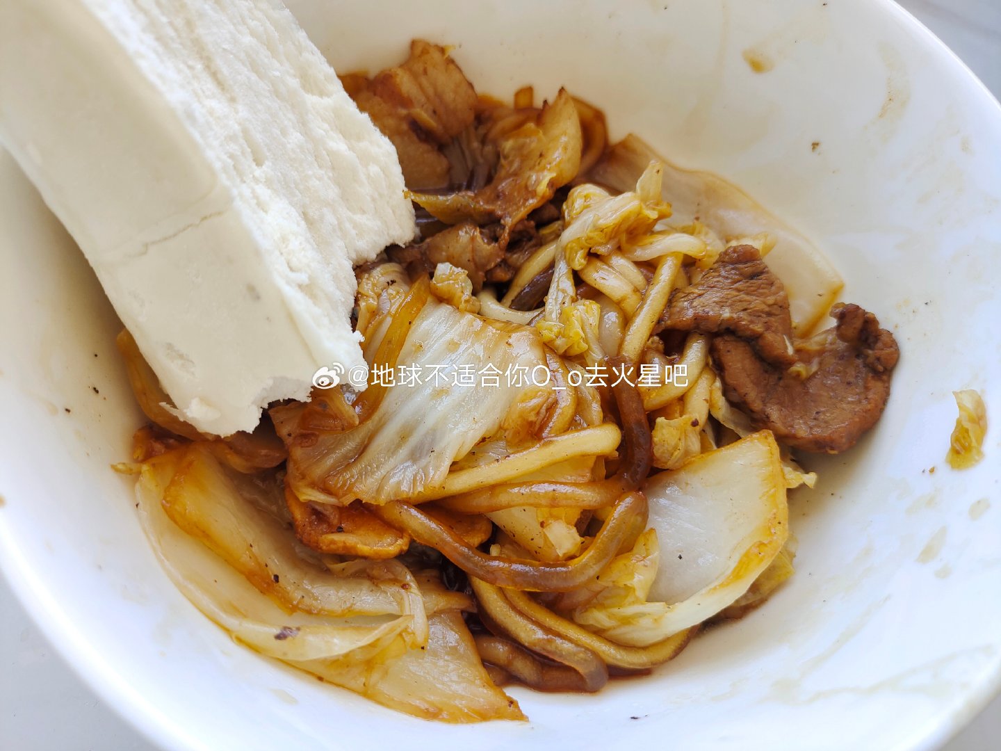 #每三餐# 
早餐：玉米半根＋面包半个＋鸡蛋＋苹果
加餐：橘子
午餐：馒头＋豆包＋白菜粉条＋牛肉萝卜土豆
加餐：酸奶＋枣泥月饼小半个
晚餐：馄饨＋西红柿＋橘子

又是吐的一天[二哈]

到了周六日吐得更厉害[苦涩]

最近起夜2次[允悲]

明天去检查

事情少一点
一切顺顺利利[奥特曼][奥特曼][奥特曼] ​