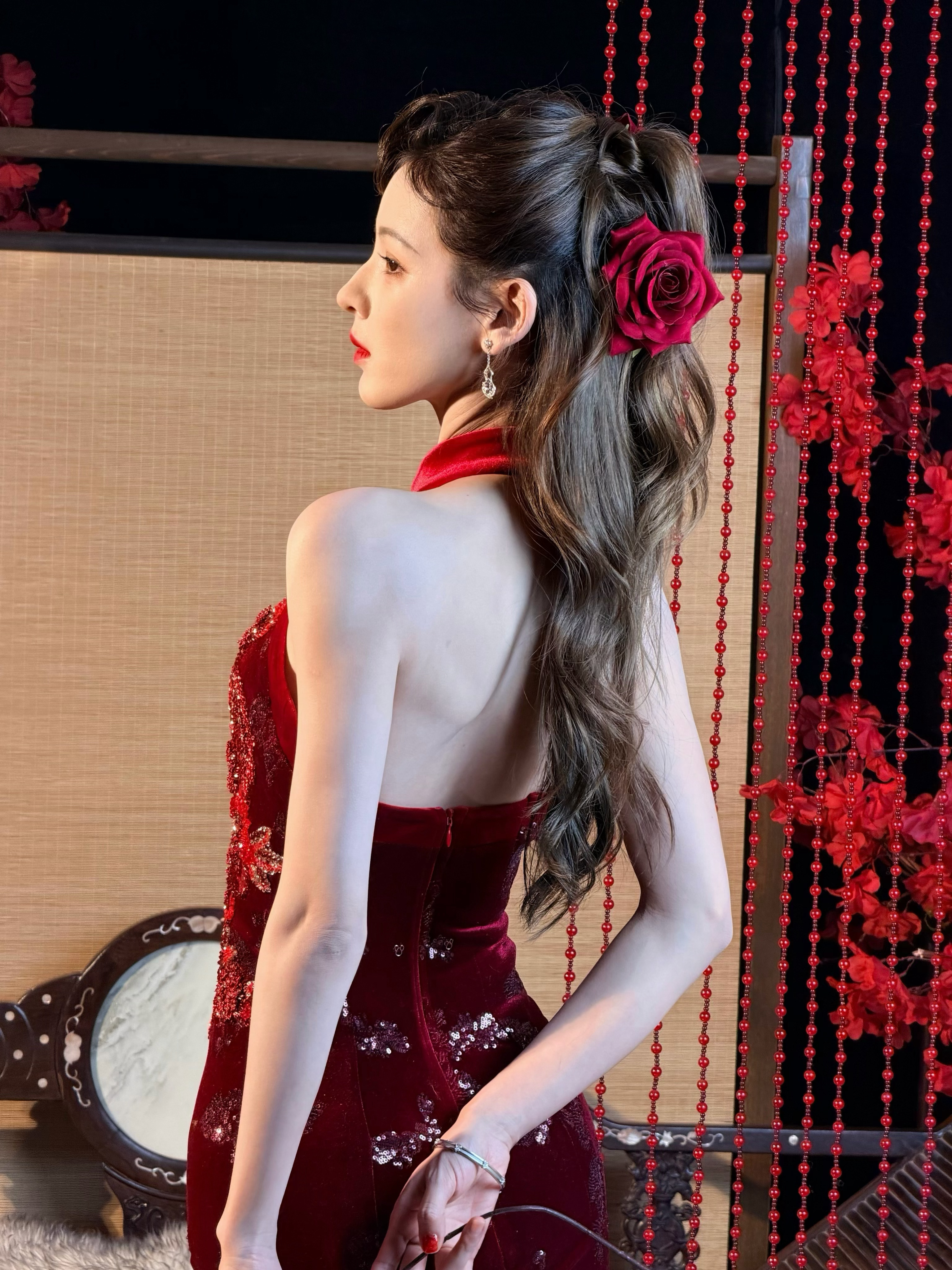 #张予曦露背身材##张予曦[超话]# 
张予曦这美背[舔屏]不拔罐可惜了[爱慕][舔屏][爱慕] ​