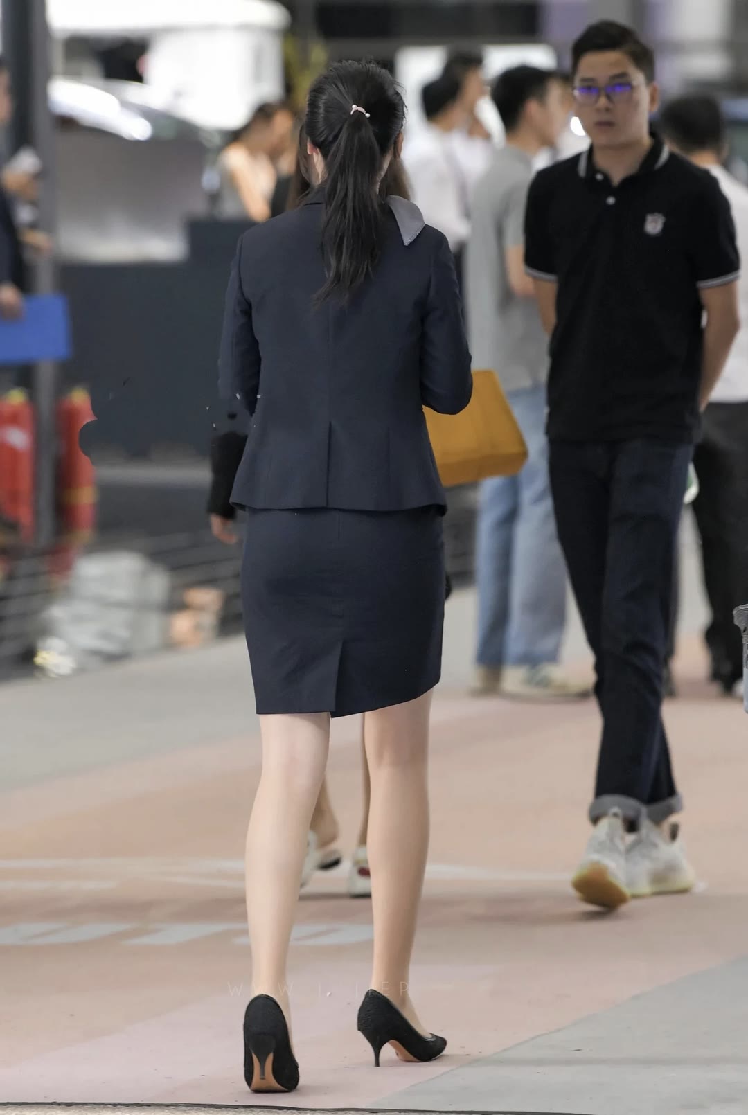 穿职业装的女性永远都散发着迷人的魅力