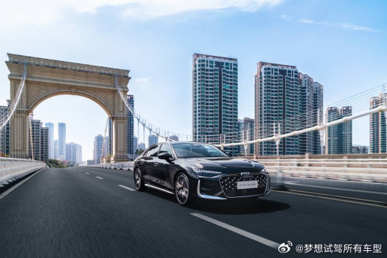 全轮转向高速特性，全新奥迪A6L优化高速变道行驶稳定性

全轮转向不止改善低速掉头，高速工况同样能够优化行驶质感🔃。全新奥迪A6L同级唯一全轮转向系统，高速行驶时后轮与前轮同向偏转🔄。相同方向盘转动角度，车辆转向半径变大，横向加速度变化更加平缓，大幅缓解高速变道车身晃动的现象，提升横 ​