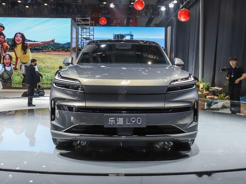 20-30万买家用大SUV，先算清这笔账
🚗别被销售嘴里的「网红神车」忽悠，真金白银的保值率数据骗不了人！
✅乐道L90一年保值率78%，新能源大型SUV里排第一
⚡比问界M8、M9、特斯拉Model Y都高，BaaS版本的保值率更是冲到83.1%。
🚗反观同价位的小鹏G9L、小米澎程N90
💔开一年保值率直接掉到65%上 ​