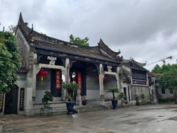 余荫山房。祠堂庄重 ，住宅及园林设计完美，精巧的不像话。据解说员介绍...