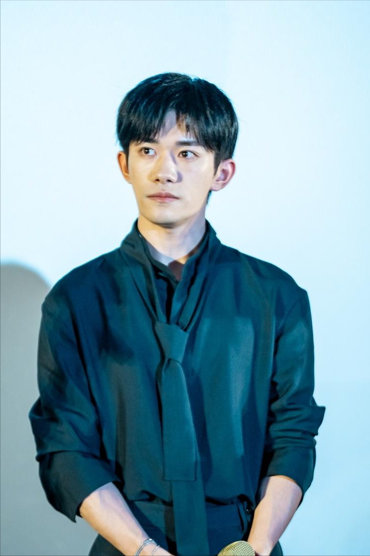 易烊千玺随机留言治愈粉丝，双向奔赴的浪漫太动人