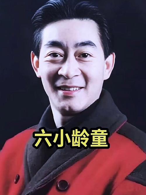 六小龄童：一代人心中永恒的美猴王
 
六小龄童，本名章金莱，1959年4月12日出生于上海，祖籍浙江绍兴，国家一级演员，我国家喻户晓的表演艺术家，出身大名鼎鼎的章氏猴王世家 。
 
章家四代传承猴戏，曾祖父人称“活猴章”，祖父外号“赛活猴”，父亲章宗义，艺名叫六龄童，是大名鼎鼎的“南猴王”，把绍剧猴