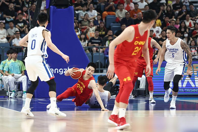 没归化，中国男篮半场直接领先菲律宾36分。
首节36-16，王俊杰20分14板，廖三宁14分，全队7人得分上双。
打巴林更夸张，篮板46比22，李悦洲替补上来6投全中。
不是咱们突然厉害了，是亚洲对手底子太薄。
亚洲赛场赢得多，一到世界大赛就显出差距，好苗子还需要时间成长。