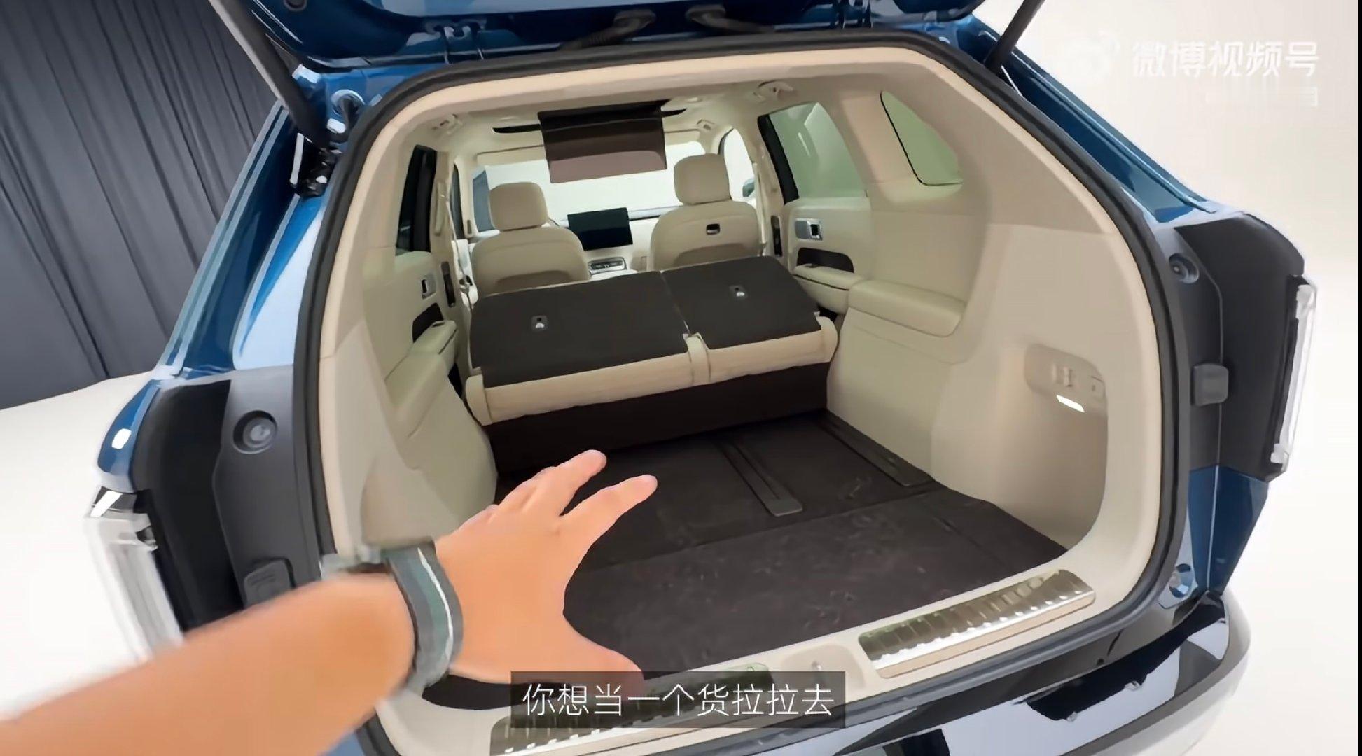 第一次看到这么离谱的SUV后备箱空间。

所谓差异化，不是「大家都很大，够用了」，而是可以大得离谱！

感觉小米澎程N70这后备箱空间，比#小米澎程N70二排空间比腿长# 还要吸引人[收到] ​