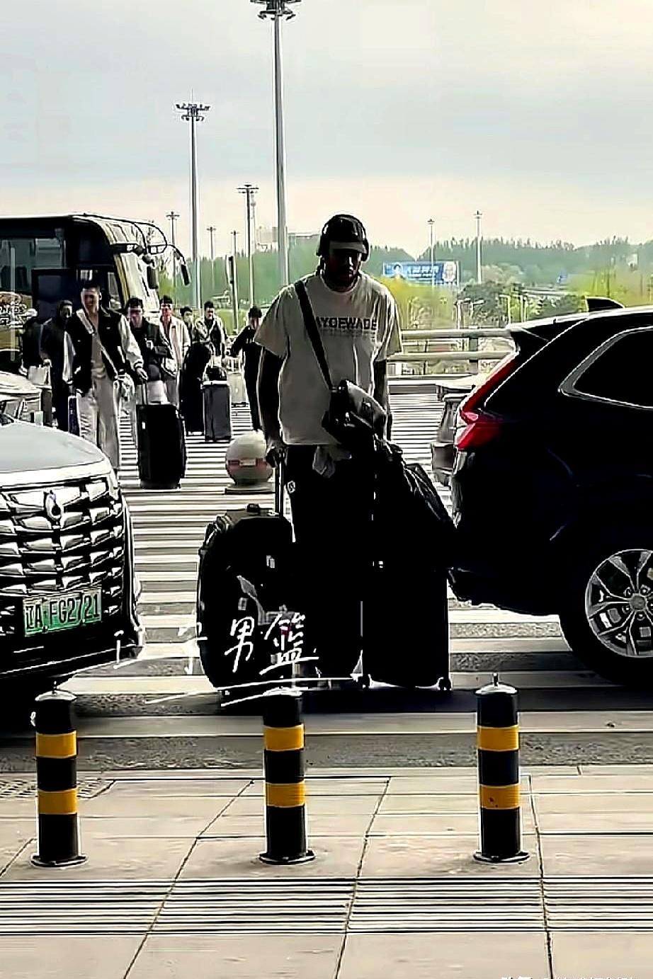 当辽宁男篮赶赴济南时，评论区已经有人把4.28对山东的首战写成“一轮游...