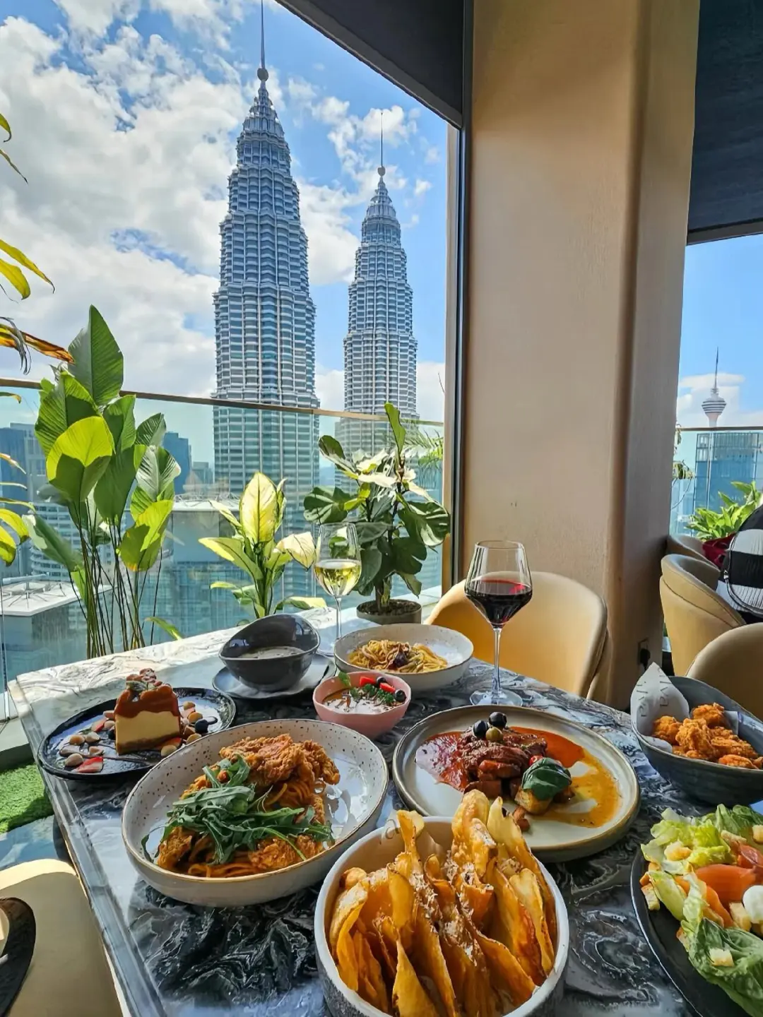 吉隆坡花小钱装大杯💰人均30打卡双子塔餐厅