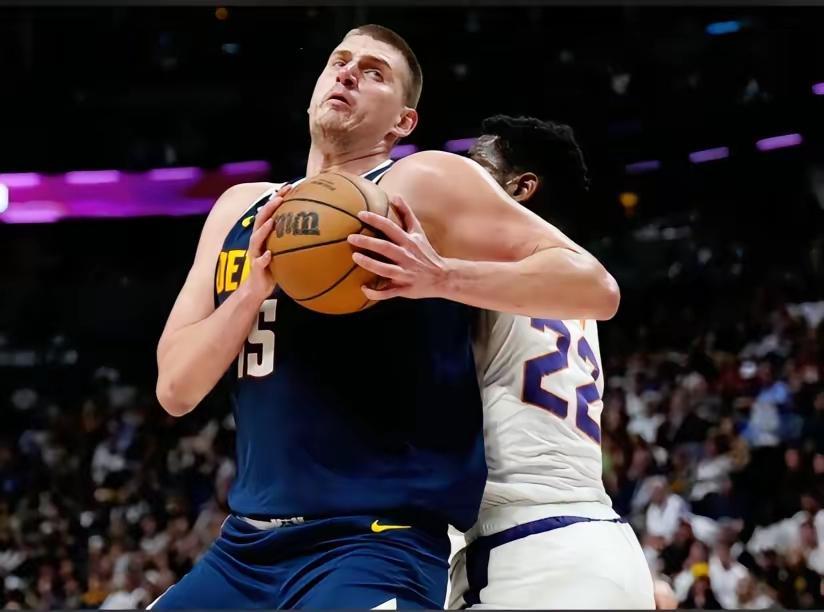 约基奇有点没格局了！赢球本来该恭喜，但最后这操作有点故意为之了，看来还...