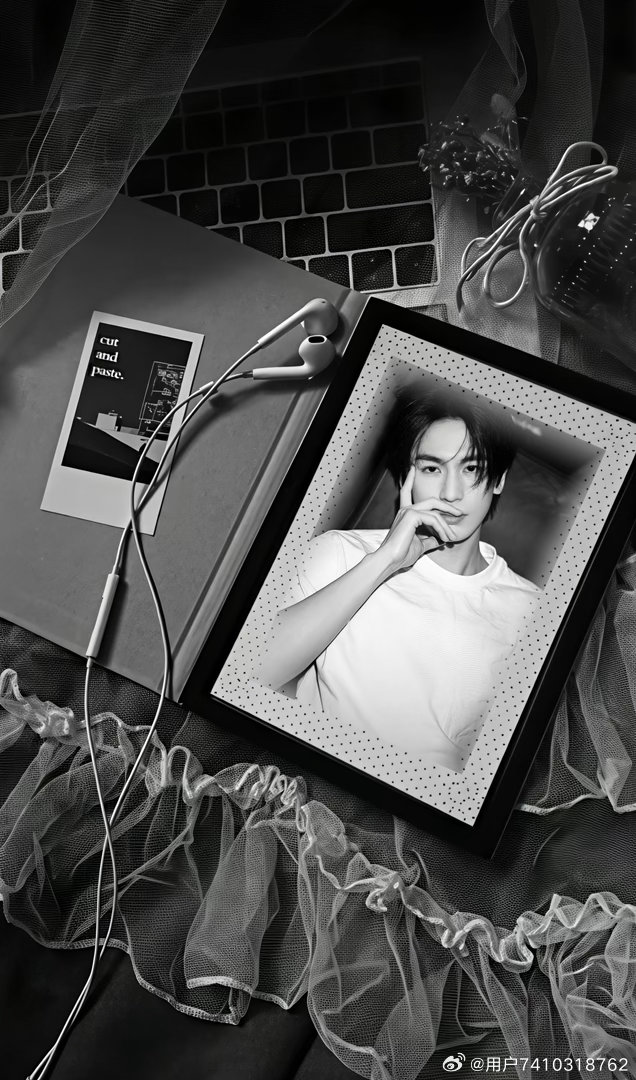#张凌赫[超话]# 
                     i miss uuuuuu...🤍
            你是冷色調的初雪記憶ㅎㅇ…🤍
                    ♡‧₊ 𓏵 六周年𓏵 ₊‧♡
      ┈─┈𝕊𝕥𝕒𝕪 𝕨𝕚𝕥𝕙 𝕞𝕖 𝟜𝕖𝕧𝕖𝕣 ┈─┈
                          𐌃𐌏𐌍'𐌕 ? ​