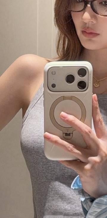 银色iPhone 17 Pro Max还挺好看的！