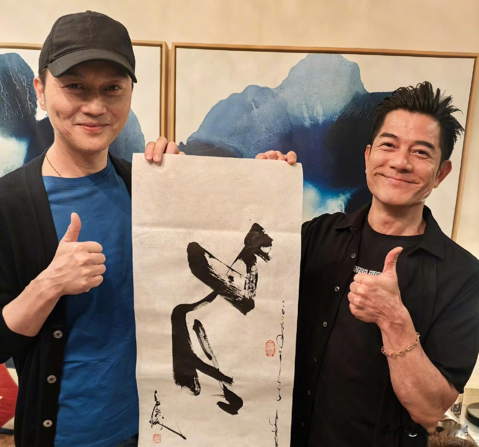 张智霖，发文感谢郭富城！
 
8月28号，张智霖和郭富城，冲上热搜，原因是张智霖发的一条感谢动态。

昨天张智霖55岁的生日，郭富城不仅亲自去给张智霖庆生，还送了自己亲手写的书法字画，可以说是诚意满满。

收到郭富城的这份礼物，张智霖自己也很是开心，高兴的在个人社交账号上发文感谢郭富城，并表示这个礼