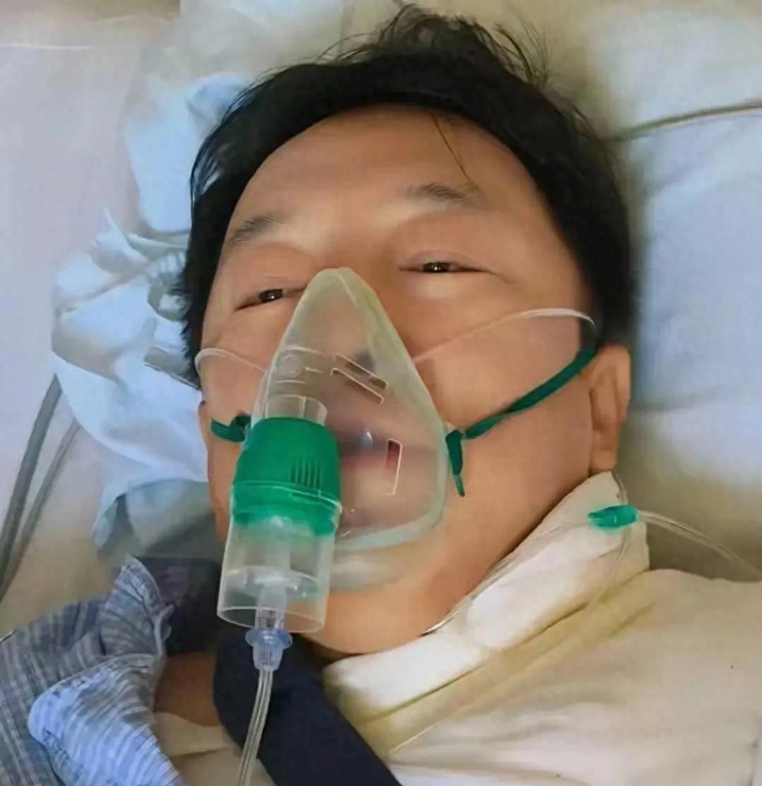 黄渤住院引起大家的关注，在骨折之外他还最害怕什么呢
黄渤这次住院的原因不是锁骨骨折，而是一场事故所引起的长久以来的健康忧虑。
最近黄渤在自家门口骑自行车的时候因为一时疏忽而摔了一跤，并且因此受伤了，去医院做了检查之后发现自己的锁骨出现了骨折的情况，所以现在只能躺在床上休息。从曝光的视频来看，他的